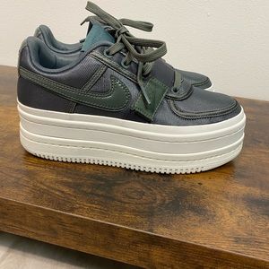 Women’s Nike Vandal 2K (Size: 8)